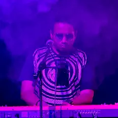 Posłuchaj wykonawcy Bibhas B, obejrzyj teledyski, przeczytaj biografię, zobacz daty tras koncertowych i nie tylko!