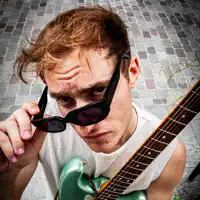 Ouve undefined, vê vídeos de música, lê a biografia, vê as datas da digressão e muito mais!