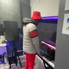 Dengarkan OG Lincoln, tonton video musik, baca bio, lihat tanggal tur & lainnya!