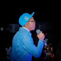 Hör dir undefined an, schau dir Musikvideos an, lies die Biografie, finde Tourdaten und mehr!