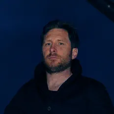 Alter Fettを聴いたり、ミュージックビデオを鑑賞したり、経歴やツアー日程などを確認したりしましょう！