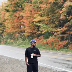 Zorawarを聴いたり、ミュージックビデオを鑑賞したり、経歴やツアー日程などを確認したりしましょう！