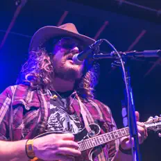 Luister naar Dakota Gray, bekijk muziekvideo's, lees de bio, bekijk de tourdata, en meer!