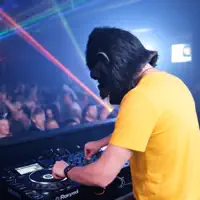 undefined을(를) 듣고, 뮤직 비디오를 보고, 약력을 읽고, 투어 일정 등을 확인하세요!