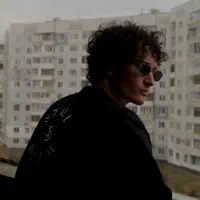 undefined dinle, müzik videolarını izle, biyografisini oku, tur tarihlerini ve daha fazlasını gör!