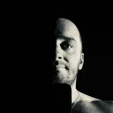 Poslechněte si interpreta JayDee Martin, sledujte hudební videa, přečtěte si životopis, podívejte se na data turné a další informace.