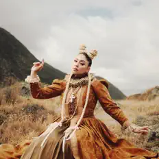 Dengarkan Theia, tonton video musik, baca bio, lihat tanggal tur & lainnya!