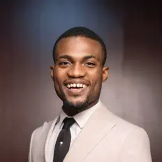 Hör dir Favour Akpor an, schau dir Musikvideos an, lies die Biografie, finde Tourdaten und mehr!