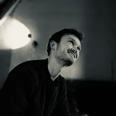 Écoutez Lukas Blum, regardez des vidéoclips, lisez la biographie, consultez les dates de tournée et plus encore !