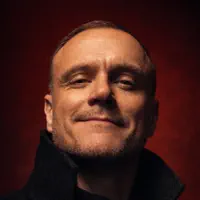 Escucha a undefined, mira videos musicales, lee su biografía, consulta las fechas de las gira y más.