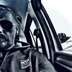 Dengarkan Disgraceful, tonton video musik, baca bio, lihat tanggal tur & lainnya!