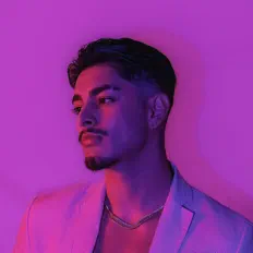 Carlos Llanes dinle, müzik videolarını izle, biyografisini oku, tur tarihlerini ve daha fazlasını gör!