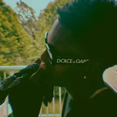 聆聽 Lilsavvoo、觀看音樂影片、閱讀小傳、查看巡演日期等！