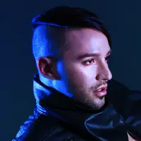 Ascolta undefined, guarda video musicali, leggi la biografia, vedi le date del tour & altro!