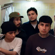 收听 Días Perfectos、观看音乐视频、阅读小传、查看巡演日期等 ！