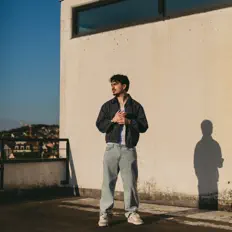 NVN dinle, müzik videolarını izle, biyografisini oku, tur tarihlerini ve daha fazlasını gör!