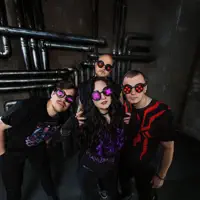 Ascolta undefined, guarda video musicali, leggi la biografia, vedi le date del tour & altro!