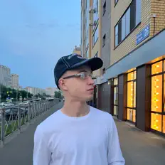 Vecherniyを聴いたり、ミュージックビデオを鑑賞したり、経歴やツアー日程などを確認したりしましょう！