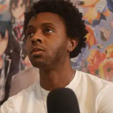 Hör dir Suti~Tooti an, schau dir Musikvideos an, lies die Biografie, finde Tourdaten und mehr!