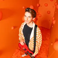 Ascolta undefined, guarda video musicali, leggi la biografia, vedi le date del tour & altro!