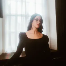 Ascolta Toria Wooff, guarda video musicali, leggi la biografia, vedi le date del tour & altro!