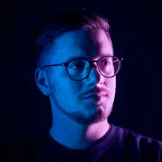 Hör dir Paul Conrad an, schau dir Musikvideos an, lies die Biografie, finde Tourdaten und mehr!