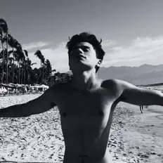 Ακούστε περιεχόμενο από Caasi, παρακολουθήστε μουσικά βίντεο, διαβάστε το βιογραφικό, δείτε ημερομηνίες περιοδείας, και πολλά ακόμη!