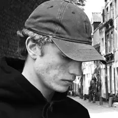 Ristoreを聴いたり、ミュージックビデオを鑑賞したり、経歴やツアー日程などを確認したりしましょう！