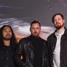 Astral Kompaktを聴いたり、ミュージックビデオを鑑賞したり、経歴やツアー日程などを確認したりしましょう！