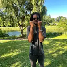 TRILLHARDT을(를) 듣고, 뮤직 비디오를 보고, 약력을 읽고, 투어 일정 등을 확인하세요!