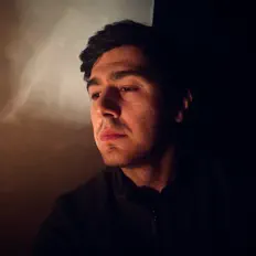 Escucha a George Toro, mira videos musicales, lee su biografía, consulta las fechas de las gira y más.