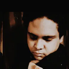 Alex Frootを聴いたり、ミュージックビデオを鑑賞したり、経歴やツアー日程などを確認したりしましょう！