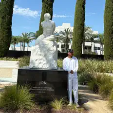 聆聽 Groovymike、觀看音樂影片、閱讀小傳、查看巡演日期等！