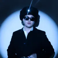 undefined을(를) 듣고, 뮤직 비디오를 보고, 약력을 읽고, 투어 일정 등을 확인하세요!