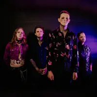 收听 undefined、观看音乐视频、阅读小传、查看巡演日期等 ！