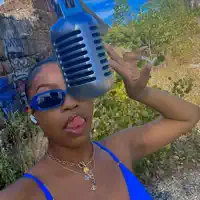 Hör dir undefined an, schau dir Musikvideos an, lies die Biografie, finde Tourdaten und mehr!