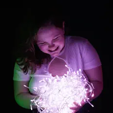 聆聽 Elliot Wren、觀看音樂影片、閱讀小傳、查看巡演日期等！