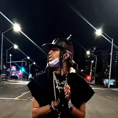 收听 Earl Wrld、观看音乐视频、阅读小传、查看巡演日期等 ！