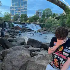 Joey Junoを聴いたり、ミュージックビデオを鑑賞したり、経歴やツアー日程などを確認したりしましょう！