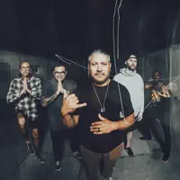 Ascolta undefined, guarda video musicali, leggi la biografia, vedi le date del tour & altro!