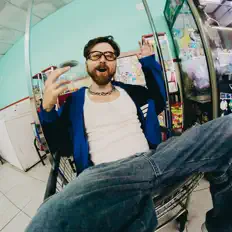 Ακούστε περιεχόμενο από ERASR, παρακολουθήστε μουσικά βίντεο, διαβάστε το βιογραφικό, δείτε ημερομηνίες περιοδείας, και πολλά ακόμη!