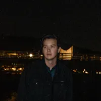 Ouve undefined, vê vídeos de música, lê a biografia, vê as datas da digressão e muito mais!