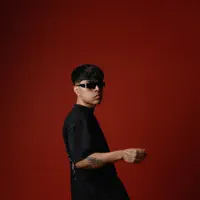 收听 undefined、观看音乐视频、阅读小传、查看巡演日期等 ！