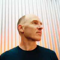 undefined을(를) 듣고, 뮤직 비디오를 보고, 약력을 읽고, 투어 일정 등을 확인하세요!