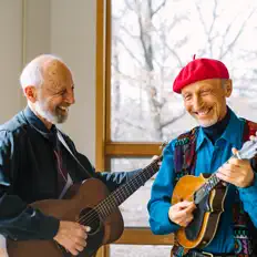 Geminiを聴いたり、ミュージックビデオを鑑賞したり、経歴やツアー日程などを確認したりしましょう！