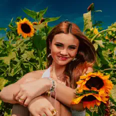 收听 ELENA、观看音乐视频、阅读小传、查看巡演日期等 ！