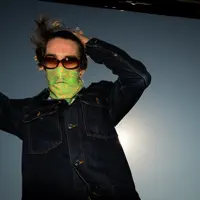 Luister naar undefined, bekijk muziekvideo's, lees de bio, bekijk de tourdata, en meer!