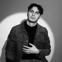 收听 undefined、观看音乐视频、阅读小传、查看巡演日期等 ！