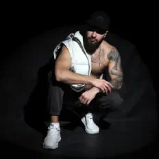 聆聽 COBRA DS、觀看音樂影片、閱讀小傳、查看巡演日期等！