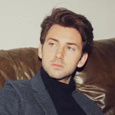 Ascolta Connor Schon, guarda video musicali, leggi la biografia, vedi le date del tour & altro!